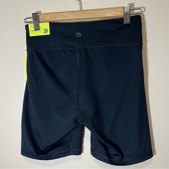 NWT All in Motion Contour Power Waist Mid Rise Shorts - Picture 4 of 11